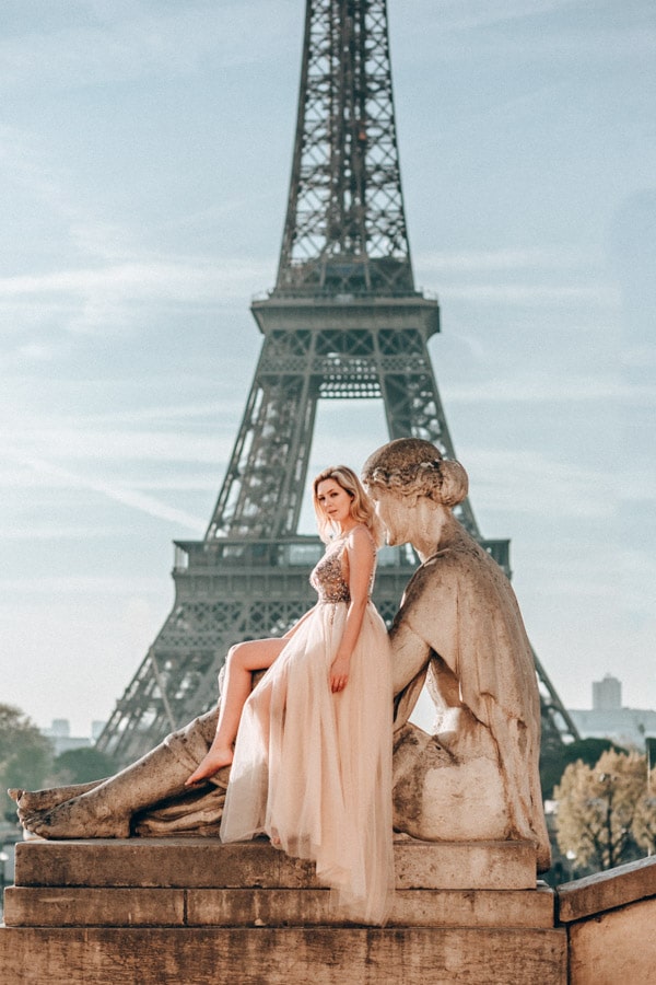 photoshoot in front of the eiffel tower