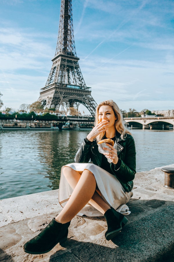 solo traveller photoshoot in Paris