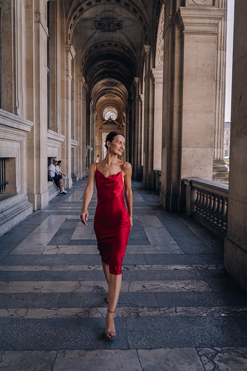 solo photoshoot Louvre