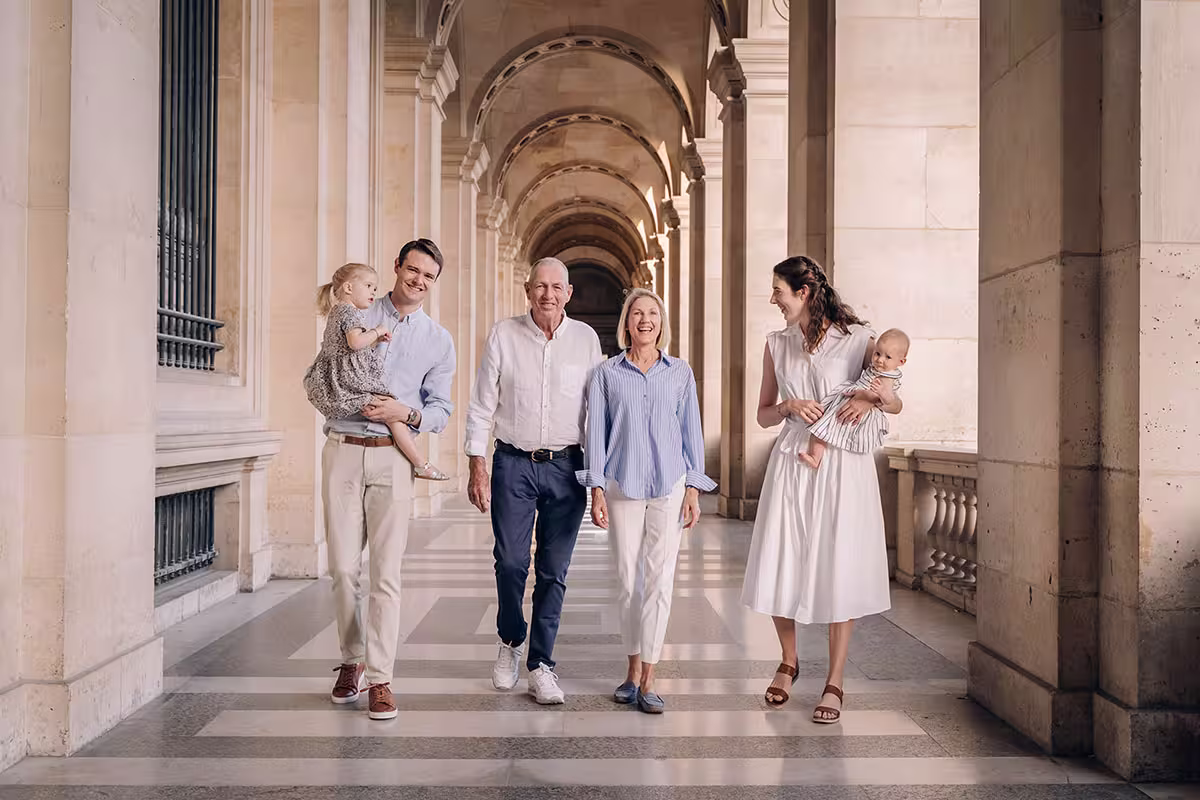 family photoshoot at the Louvre in Paris